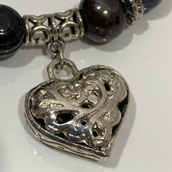 A Black Beaded & Silver Toned Filigree Heart Pendant Stretchable Bracelet - Picture 3 of 6